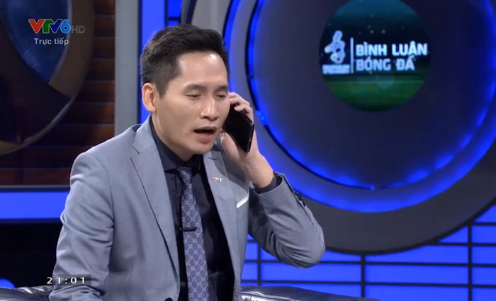 BTV QUỐC KHÁNH “TROLL” THỦ MÔN BÙI TIẾN DŨNG NGAY TRÊN SÓNG BTV QUỐC KHÁNH “TROLL” THỦ MÔN BÙI TIẾN DŨNG NGAY TRÊN SÓNG